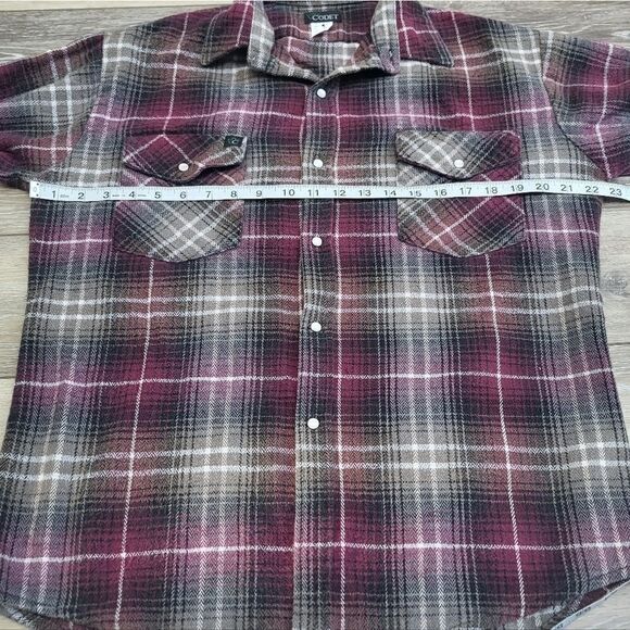 Codet flannel winter button shirt size medium. 100% cotton made in Canada - Picture 7 of 11